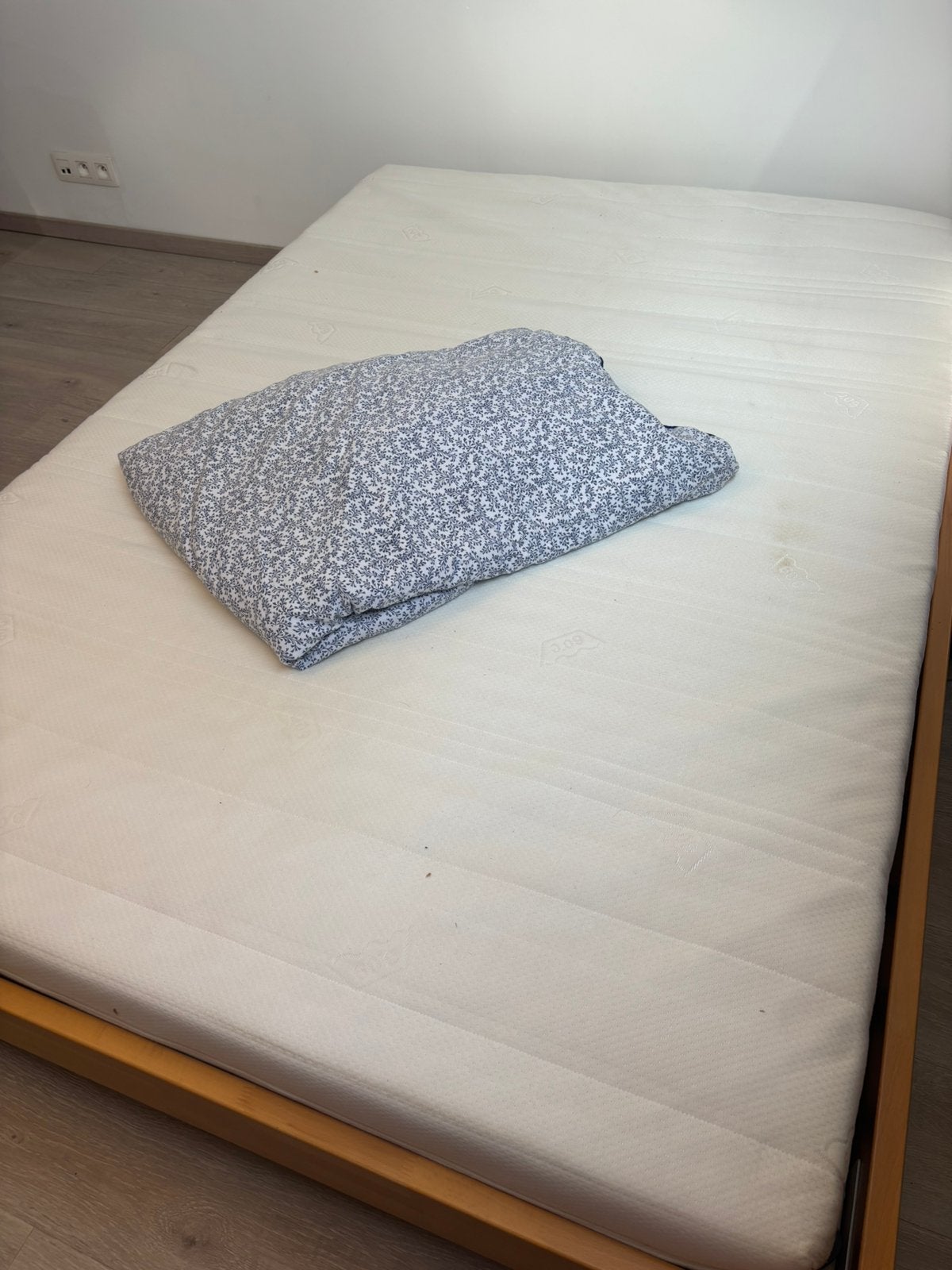 Lit 140 sommier et matelas, 140 cm, Enlèvement, Utilisé, Sommier