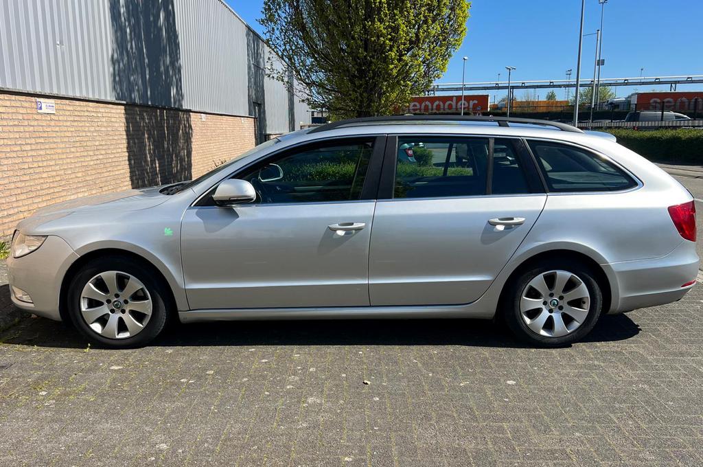 Skoda Superb 1.6 TDi Euro 5 2012, Autos, Skoda, Euro 5, Particulier, Capteur de lumière, Gris
