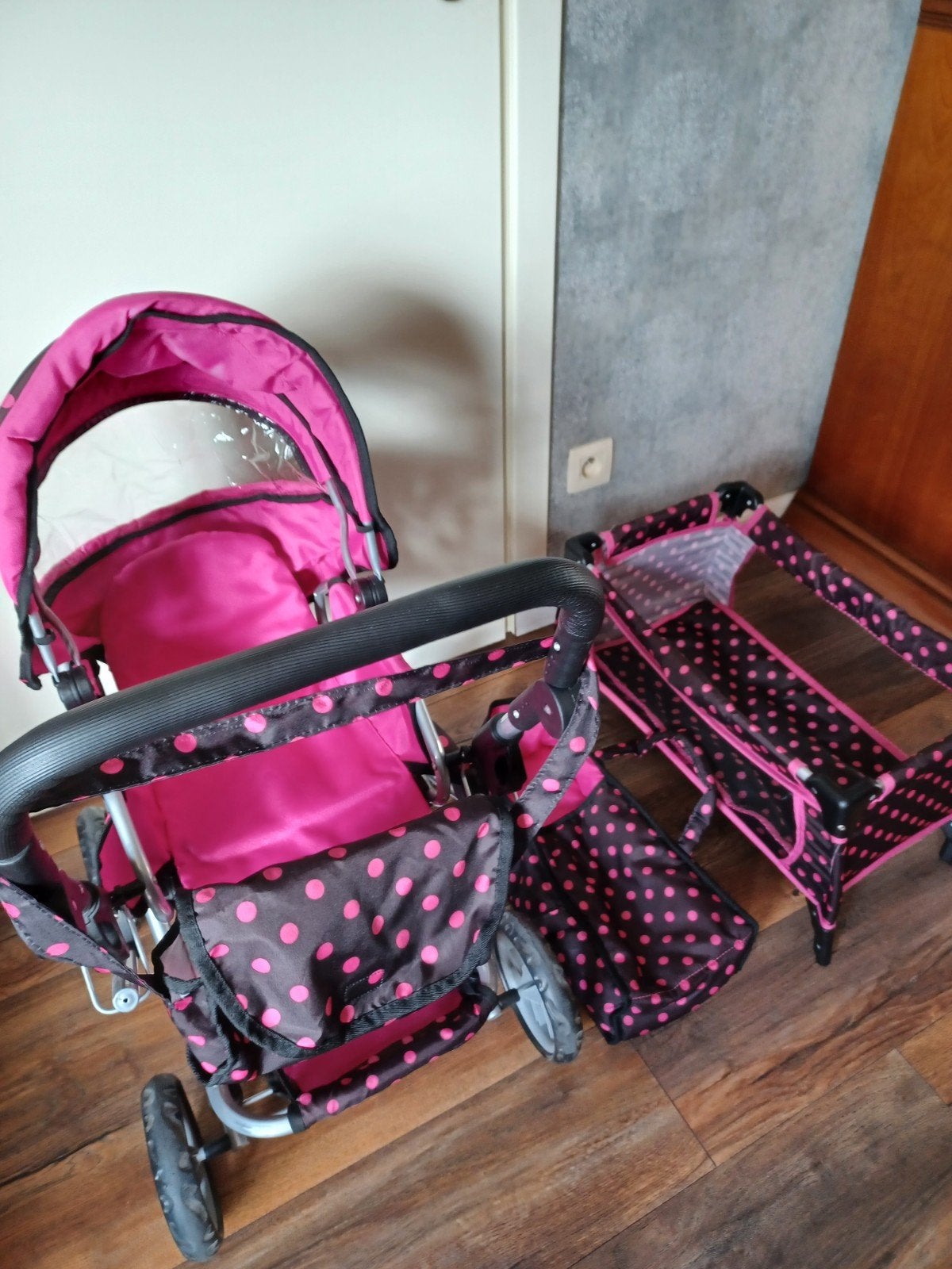 poppenbuggy +bedje, Enlèvement