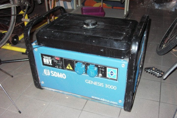 SDMO GENESIS 3000 PROFESSIONAL GROUPE ÉLECTROGÈNE, Bricolage & Construction, Générateurs, Utilisé, Essence, Moins de 5 kVA, Enlèvement