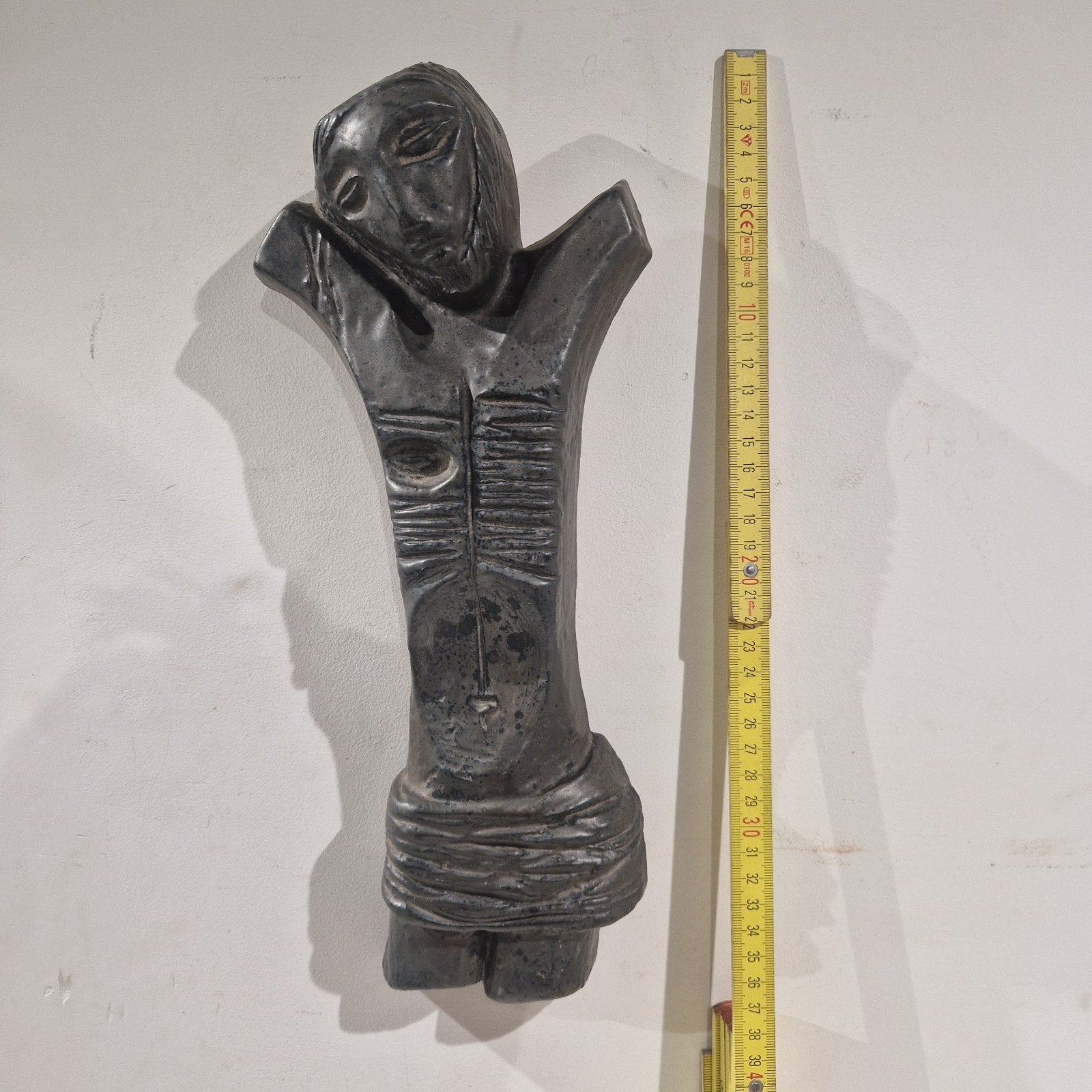 keramisch kruisbeeld – Rogier Vandeweghe amphora brutalist, Antiquités & Art, Enlèvement ou Envoi
