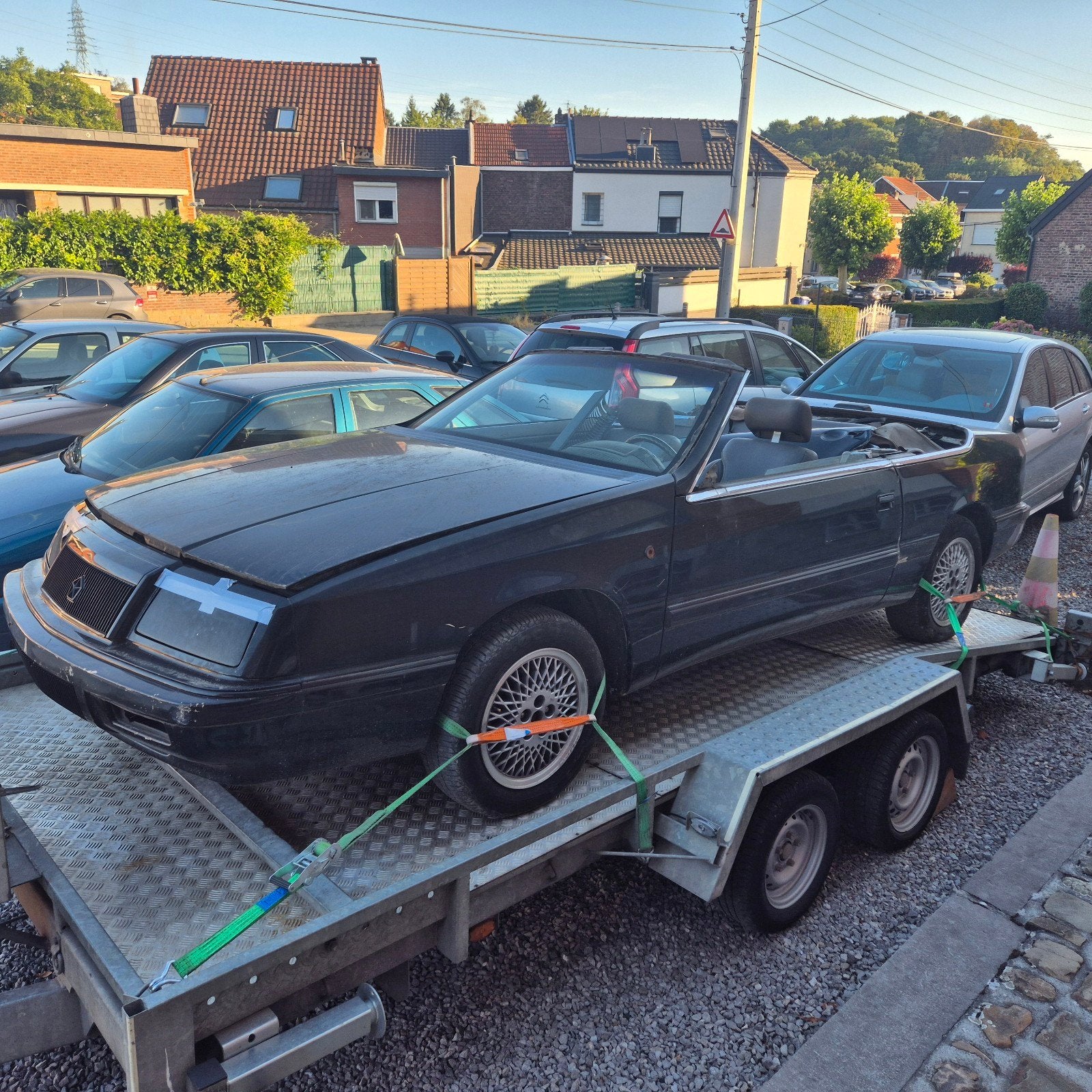 chrysler lebaron 1990 3.0 i  V 6 sans papier démarre encore.