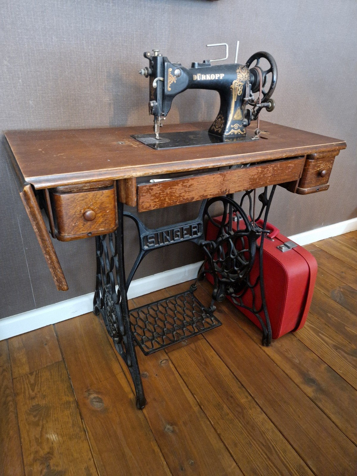 Antieke singer naaimachine. Decoratief, Ophalen