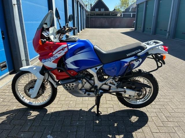 HONDA AFRICA TWIN XRV 750 BOUWJAAR 2002, Motoren, 750 cc, 2 cilinders, Occasion, Motorrijbewijs A