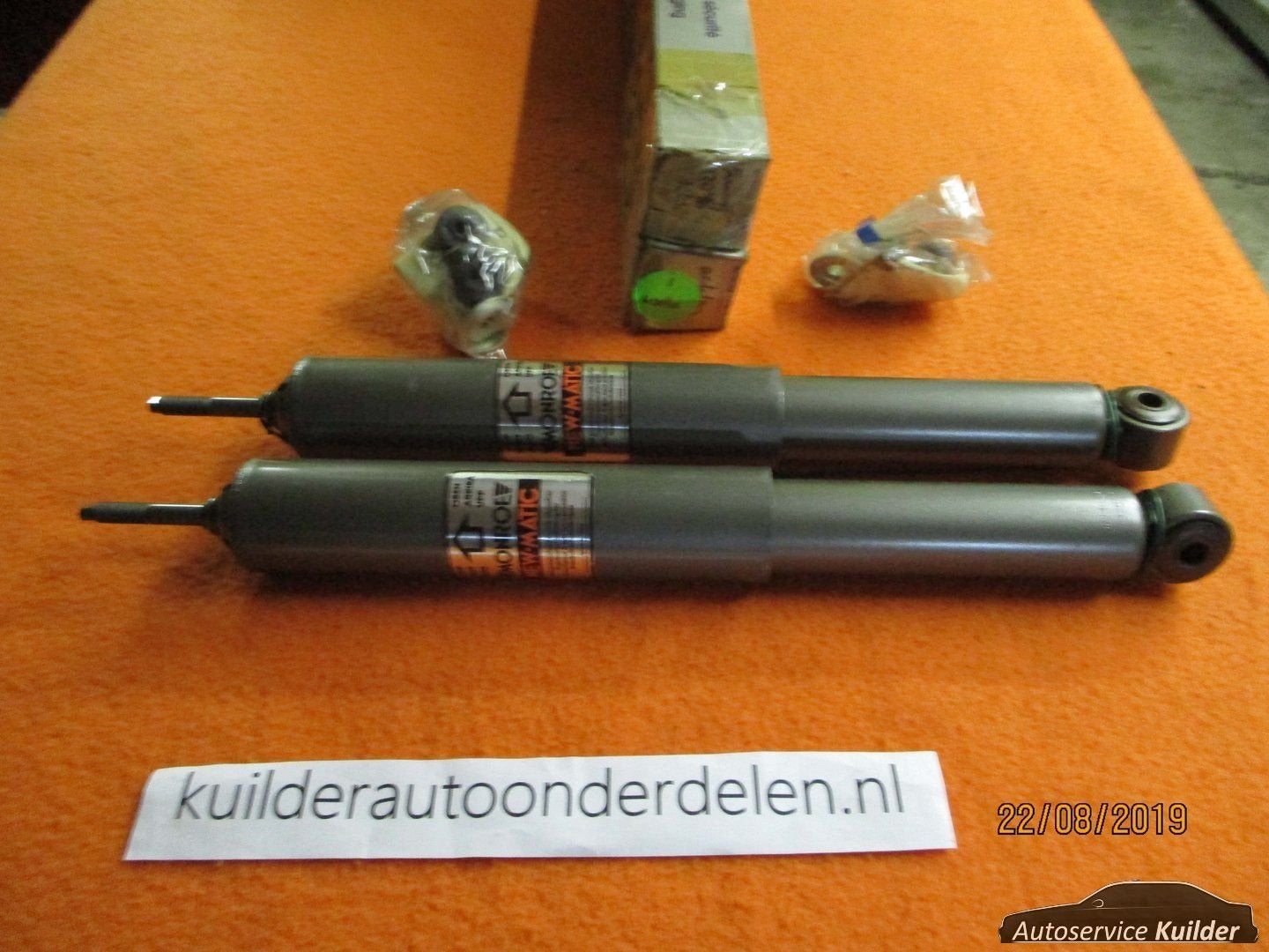 Nieuw set schokdempers achterzijde Nissan Sunny 120y 140y 78, -, -, Nieuw, Ophalen of Verzenden