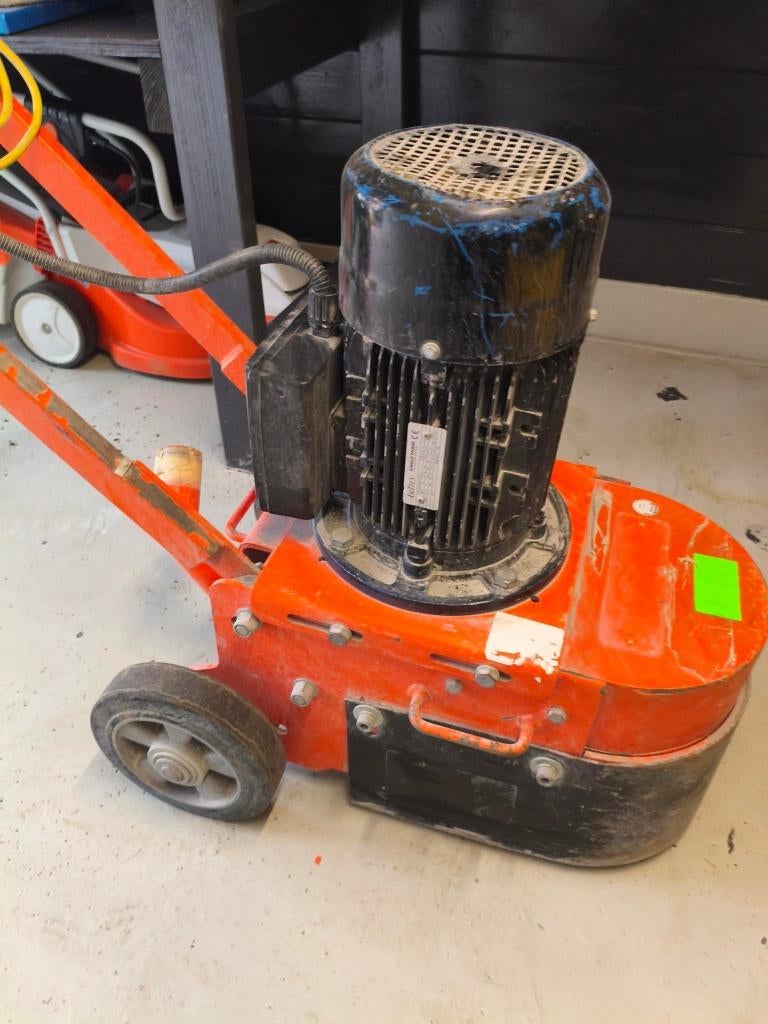 ponceuse à béton professionnelle 220 v, Enlèvement, Utilisé, 1200 watts ou plus, Ponceuse circulaire
