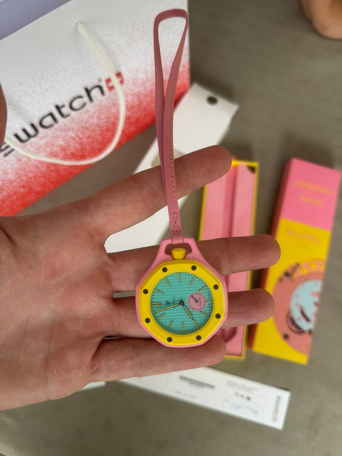 App x Swatch Royal Pop Ong Roz, Enlèvement ou Envoi, Neuf, Montre-bracelet, Swatch