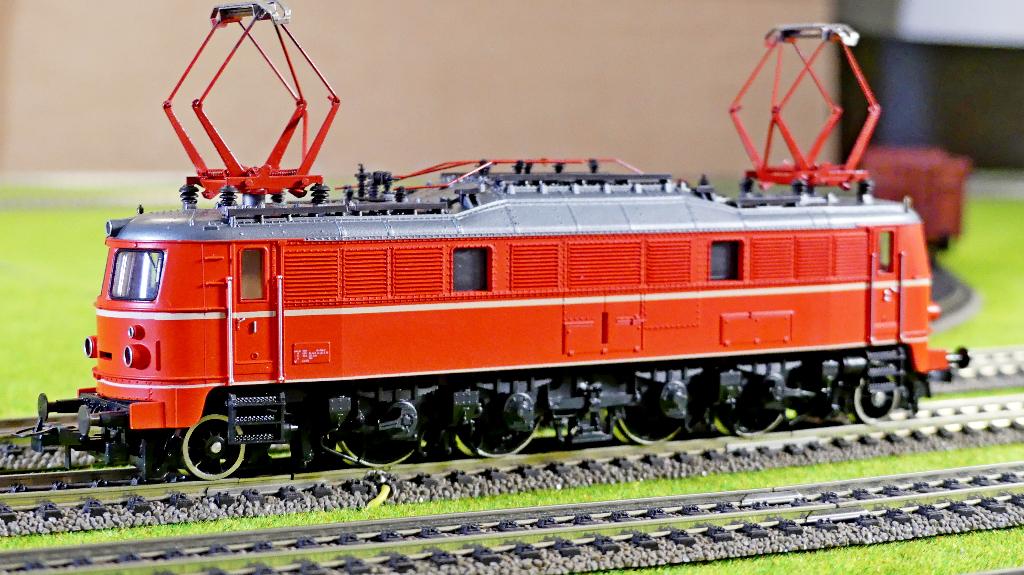 Roco Motrice BR 1018 ÖBB DC Analogique, Analogique, Comme neuf, Roco, Courant continu