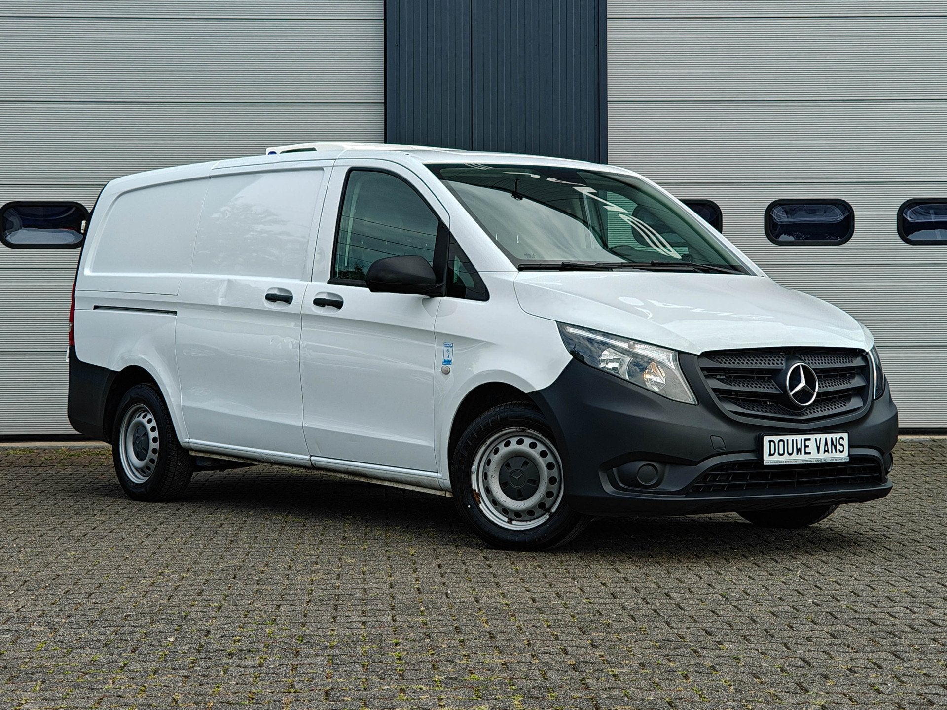 Mercedes-Benz Vito 111 L2 Airco Koelwagen Airco Carrier Euro, Voorwielaandrijving, Gebruikt, 4 cilinders, 2000 kg