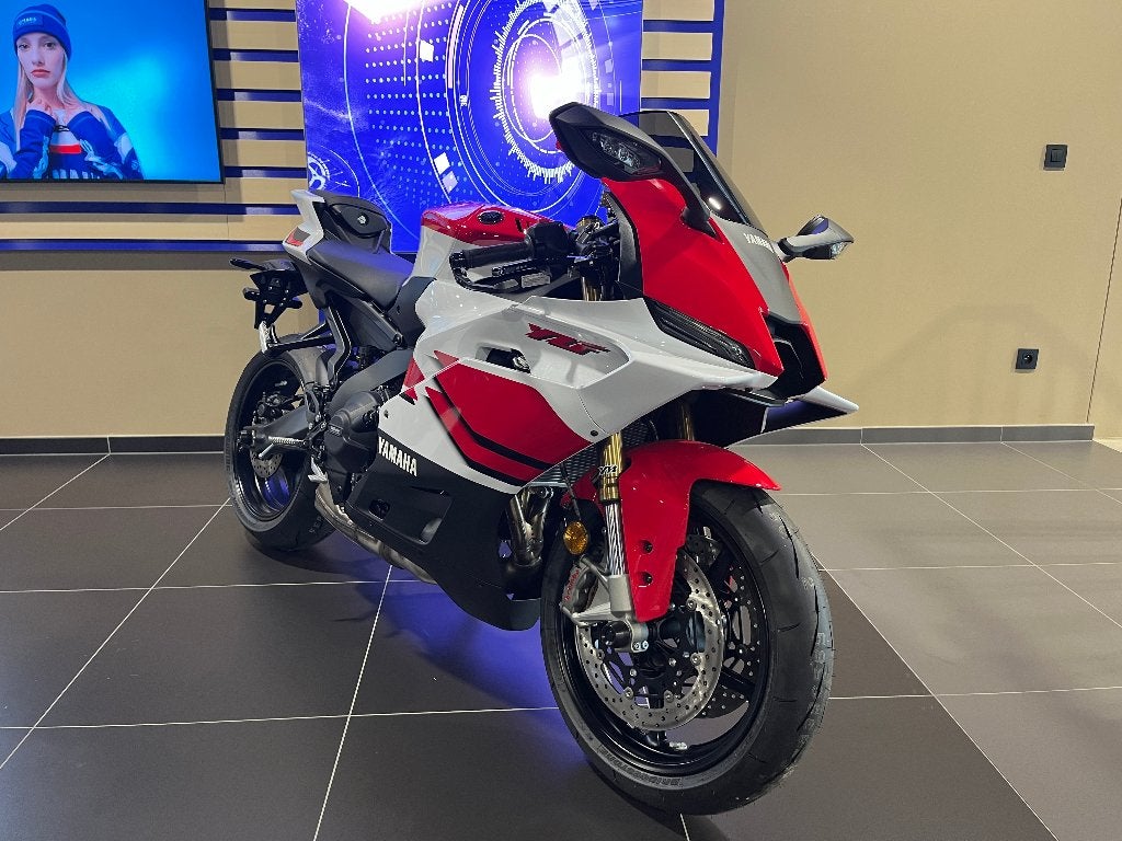 Yamaha R9 70th anniversary, Permis Moto A, Entreprise, Plus de 35 kW, 3 cylindres