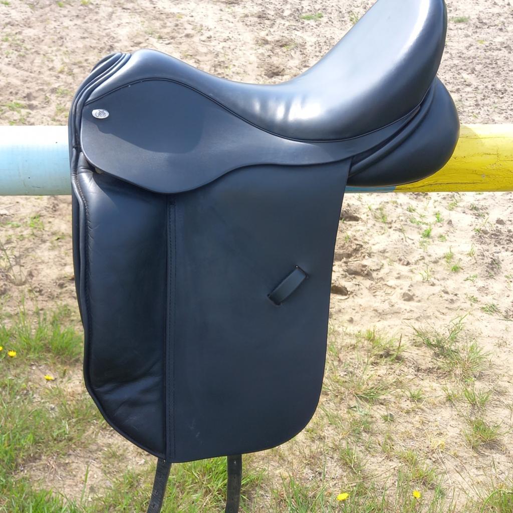 Dressuurzadel Bjorn Vileyn 18 inch M, Dieren en Toebehoren, Ophalen