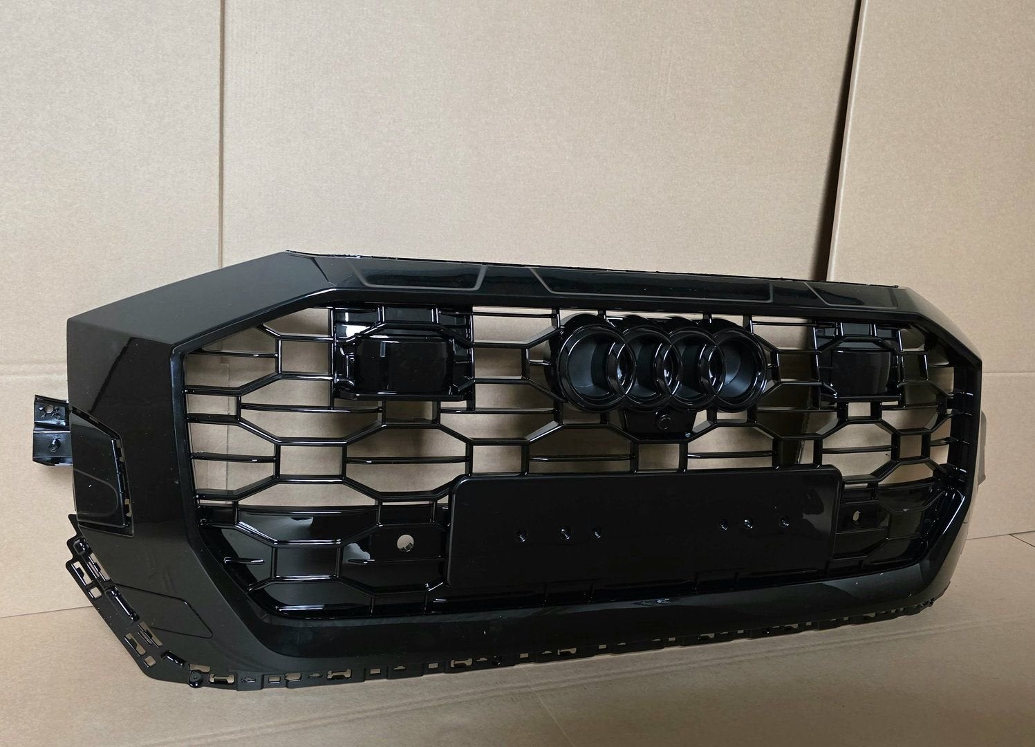 Grill Audi Q8 4M8 RSQ8 LOOK Grille SLINE SQ8 HOOGLANS ZWART, -, Voor, Nieuw, Ophalen of Verzenden