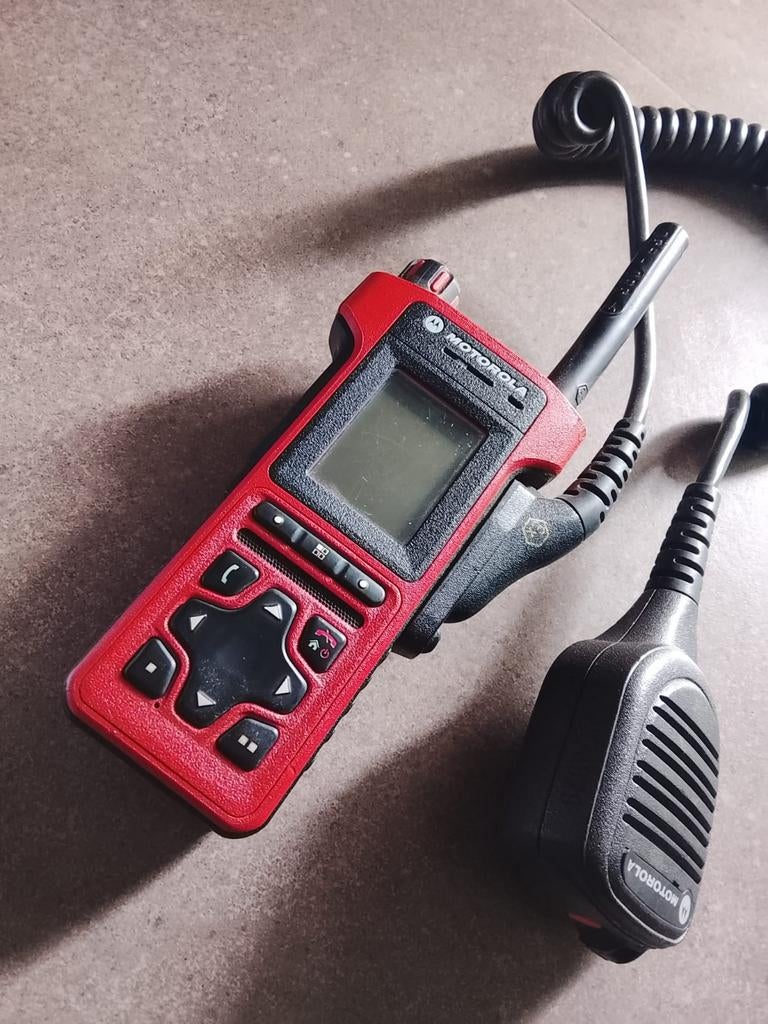 De Motorola MTP8500Ex Series TETRA-radio, Telecommunicatie, Portofoons en Walkie-talkies, Ophalen, Zo goed als nieuw, 15 km of meer