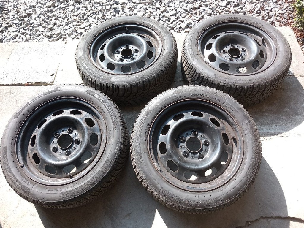 Pneus hiver sur jantes en toles, Pneus et Jantes, Pneus hiver, 16 pouces, 205 mm