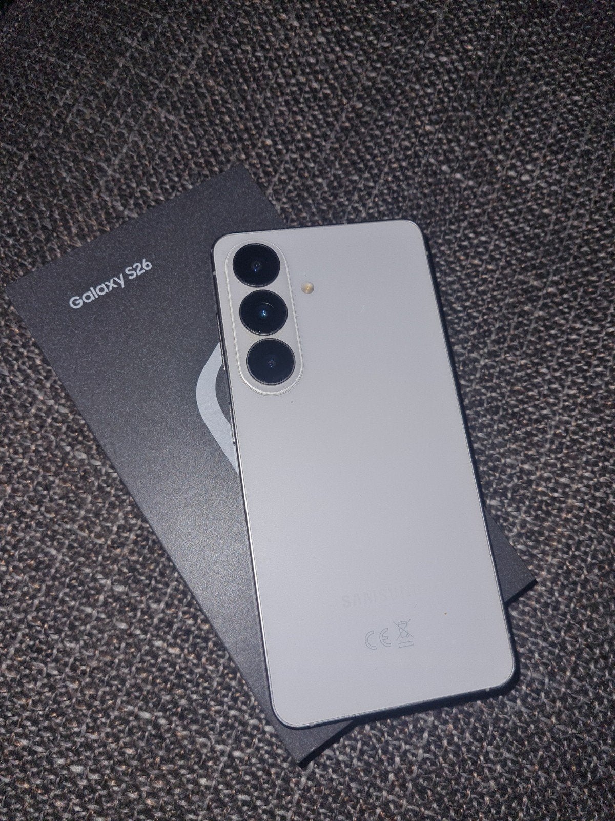 Samsung Galaxy S26 neuf 20mois de garantie 256 giga  livrais, Autres modèles, 10 mégapixels ou plus, Enlèvement ou Envoi, Blanc
