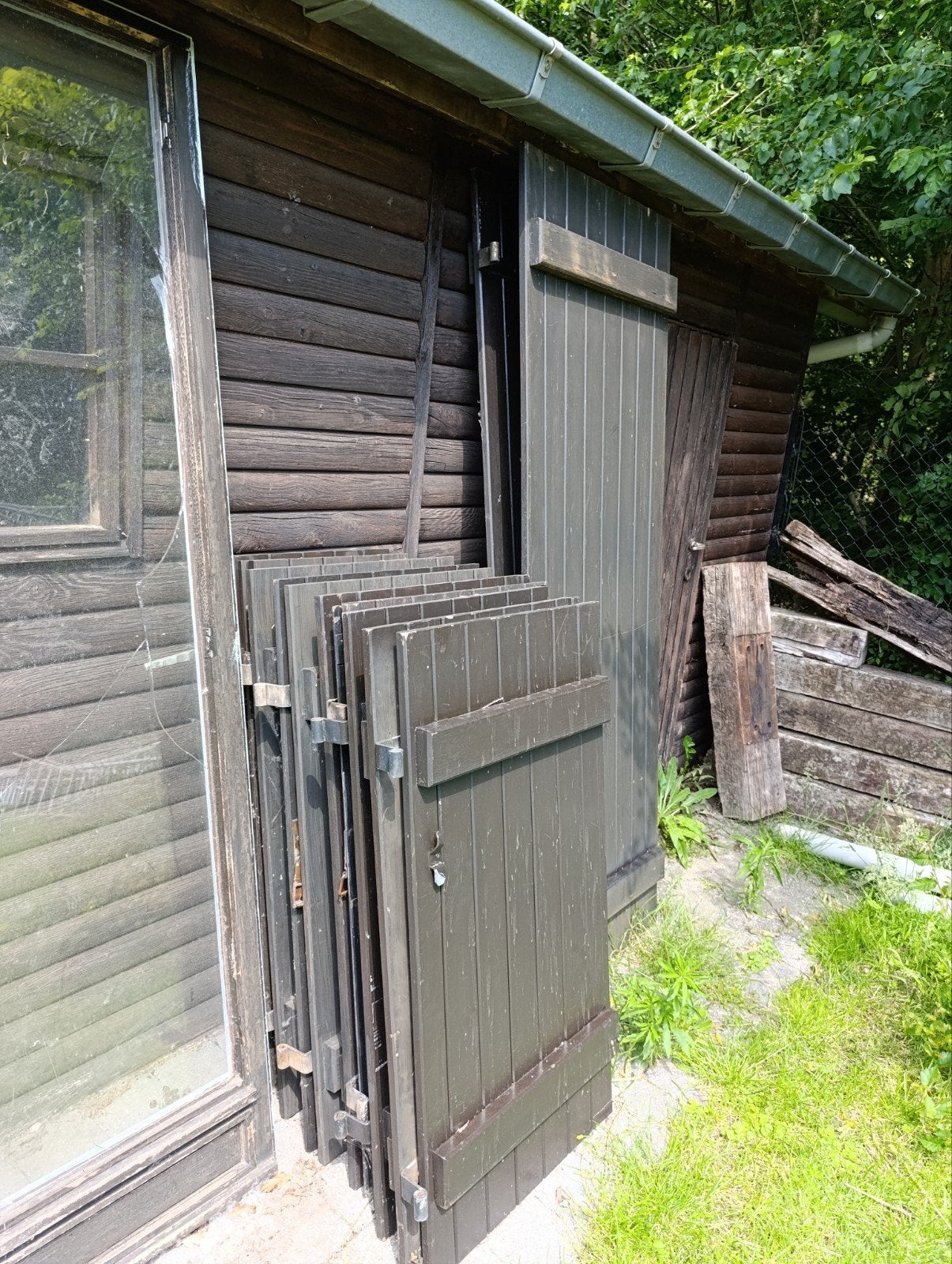 Houten luiken, Ophalen
