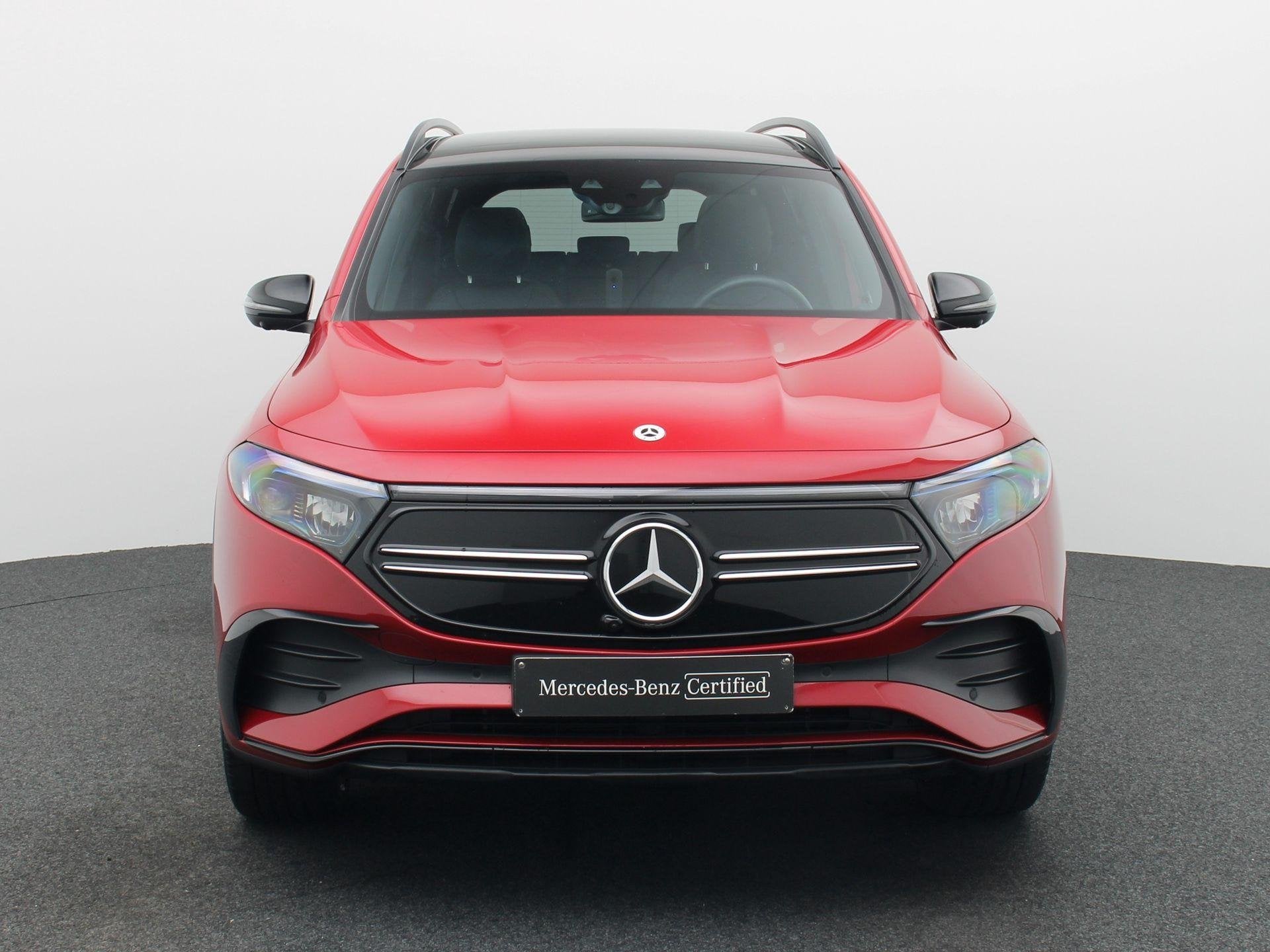 Mercedes-Benz EQB 350 4MATIC AMG Line + LEDER + PANO + BURME, Auto's, Mercedes-Benz, Automaat, Stof, LED verlichting, 750 kg
