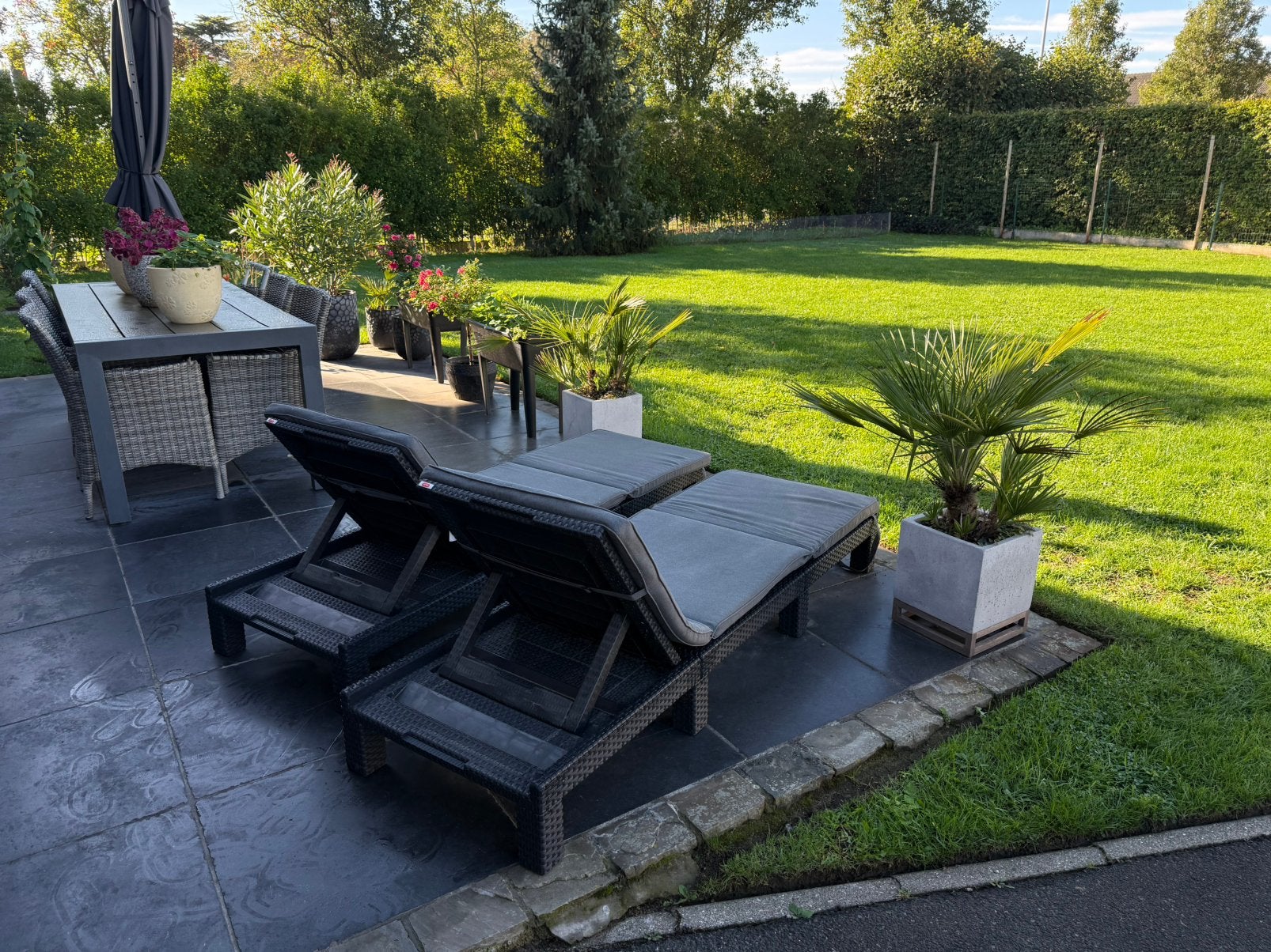 Set van 2 Keter Daytona Deluxe Ligbedden – Inclusief Kussens, Kunststof, Zo goed als nieuw, Loungeset, Stoel