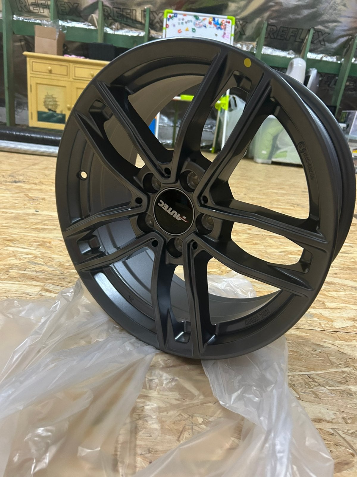Koopje nieuwe set autec 17inch antraciet!, Autos : Pièces & Accessoires, Pneus & Jantes, Neuf, 4 Saisons, Véhicule de tourisme