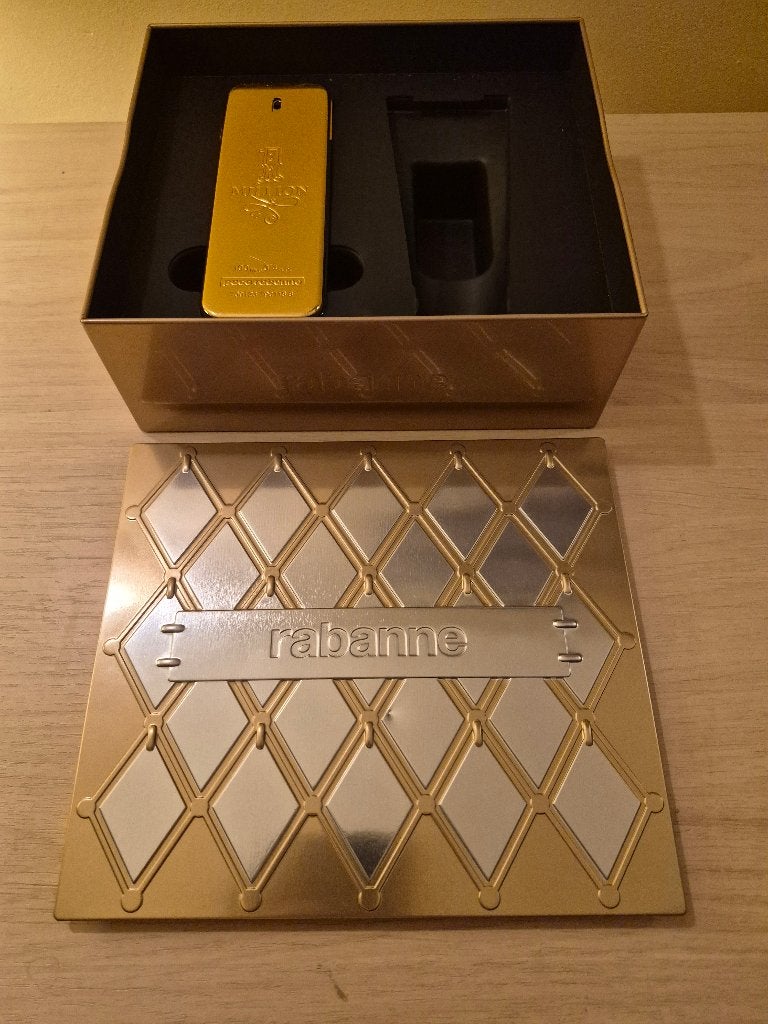 Een miljoen lege parfumfles + de metalen doos, Verzamelen, Ophalen of Verzenden, Nieuw, Parfumfles
