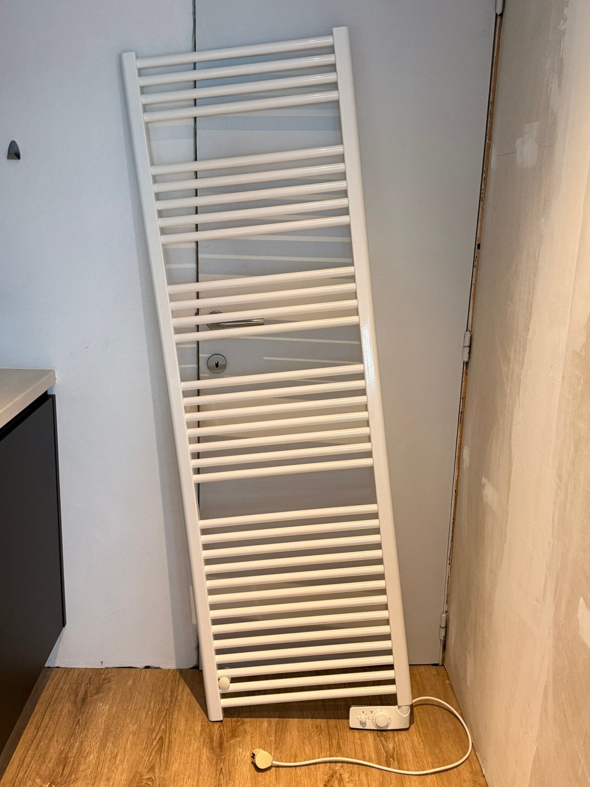 Elektrische handdoekradiator, Doe-het-zelf en Bouw, Ophalen, Zo goed als nieuw