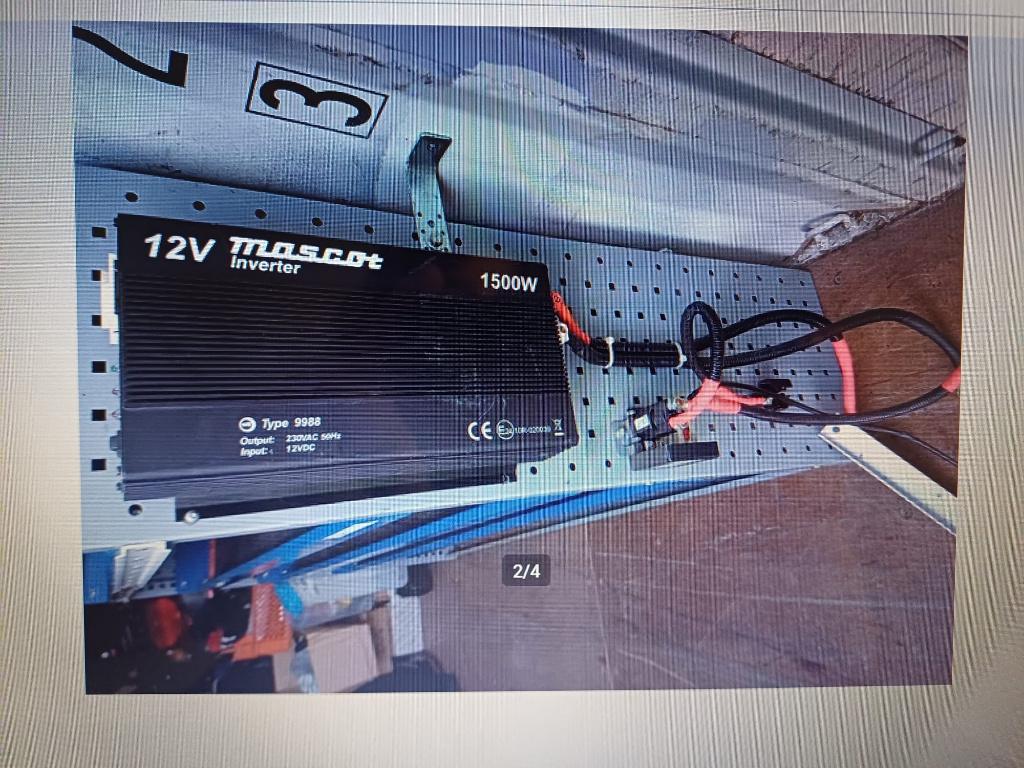 TRANSFORMATOR VOOR VOERTUIGINSTALLATIE 12V_220V 1500w, Ophalen, Gebruikt