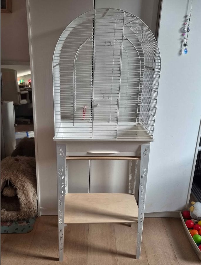 cage oiseau avec meuble, Enlèvement, Comme neuf, Métal, Cage à oiseaux