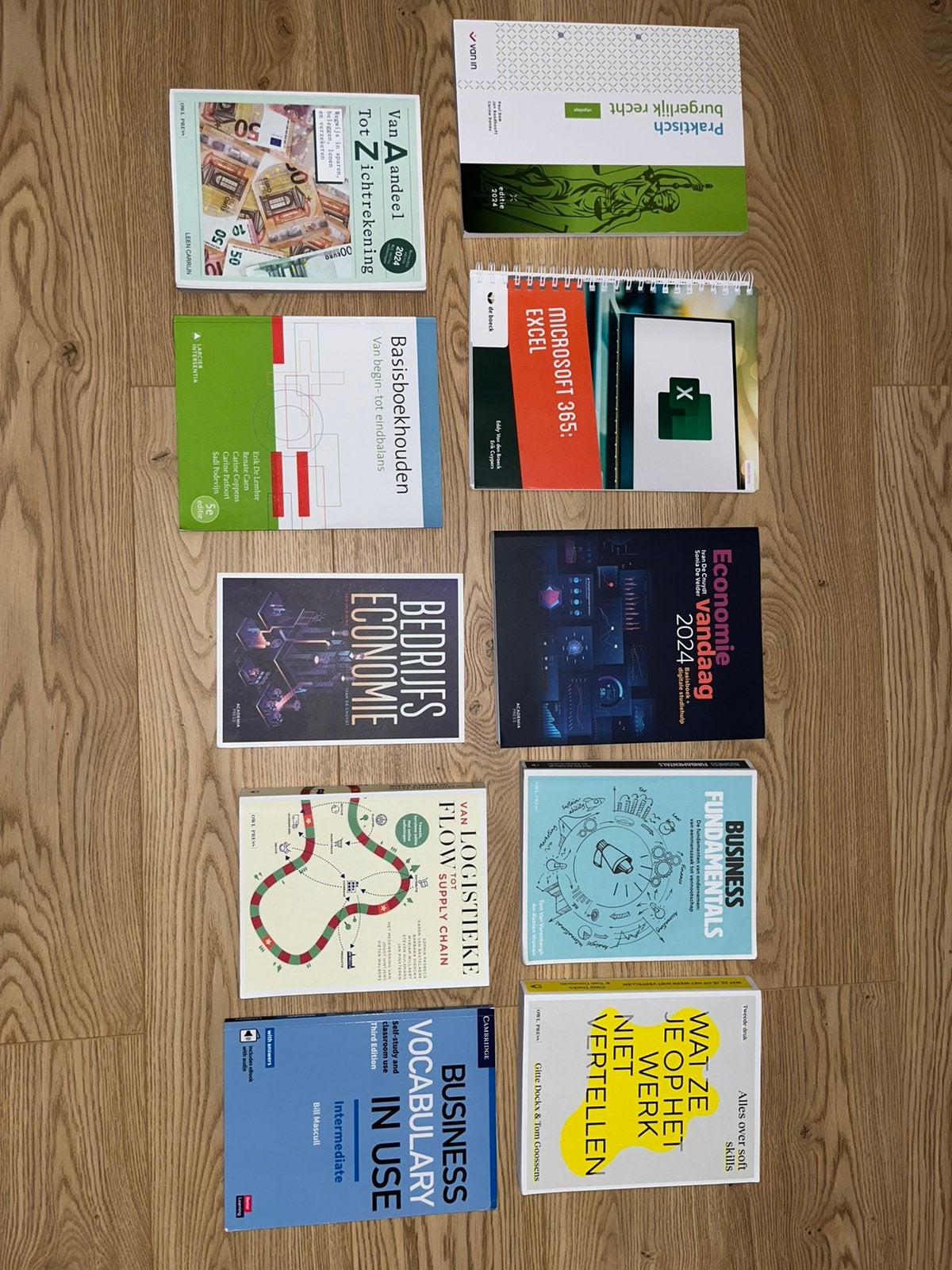 Boeken 1ste jaar Bedrijfsmanagement Artevelde 2024, Ophalen, Zo goed als nieuw
