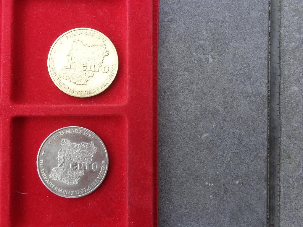 Munten van 1 en 2 euro voor Mayenne in 1997, Postzegels en Munten, Munten | Europa | Euromunten, Ophalen