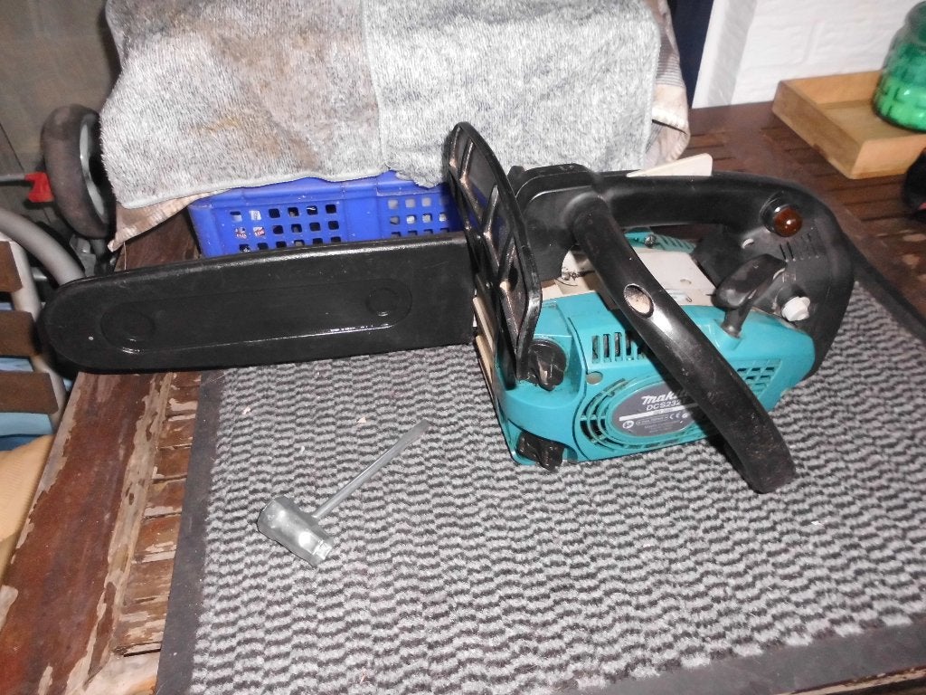 snoeikettingzaag makita, Bricolage & Construction, Outillage | Scies mécaniques, 600 à 1200 watts, Tronçonneuse, Moins de 30 mm