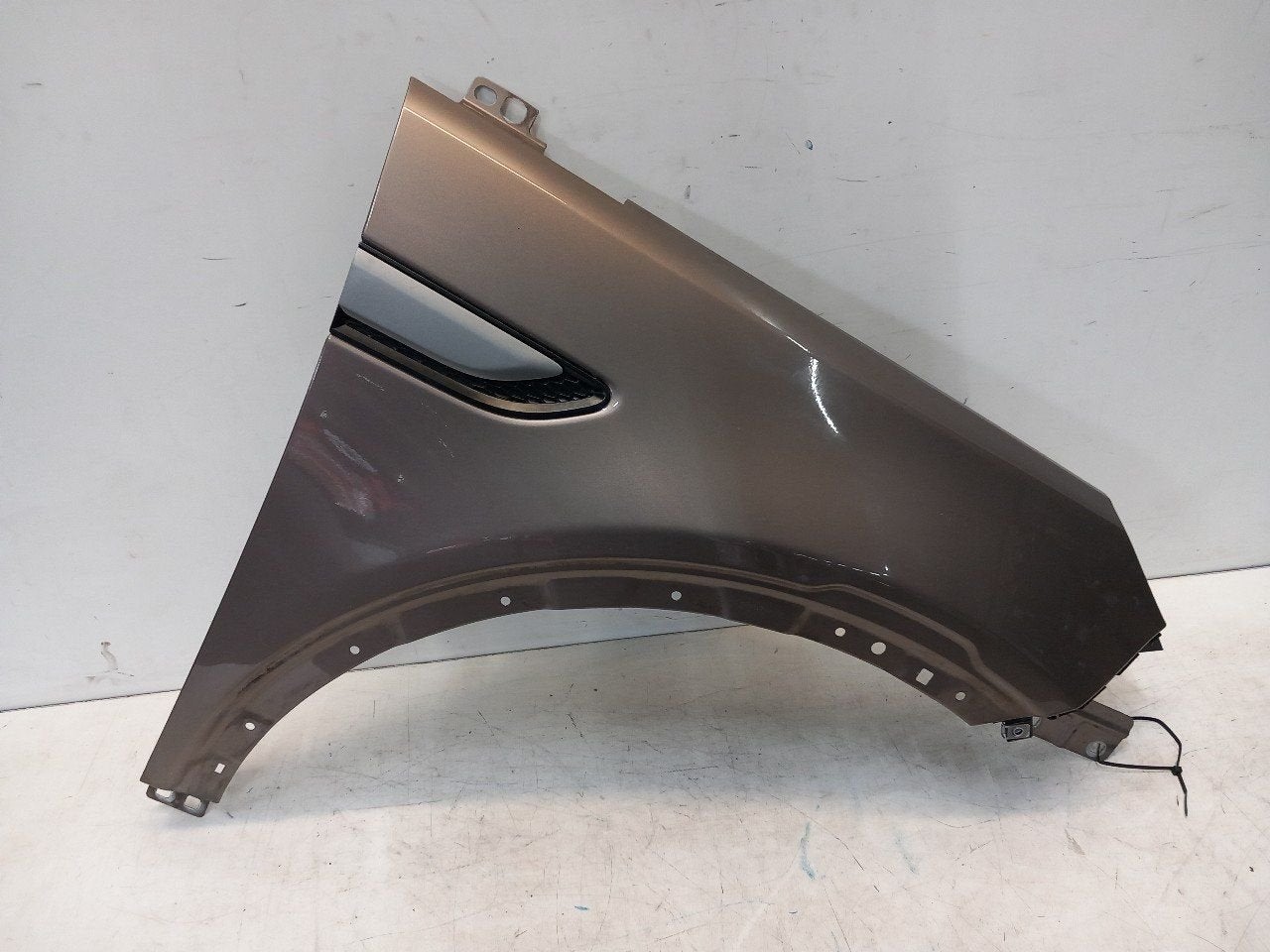 Spatbord rechts voor Land Rover Discovery, Onderdelen@venauto.nl, Van der Ven Autorecycling B.V., Ettenseweg 76, 4706 PB Roosendaal, The Netherlands