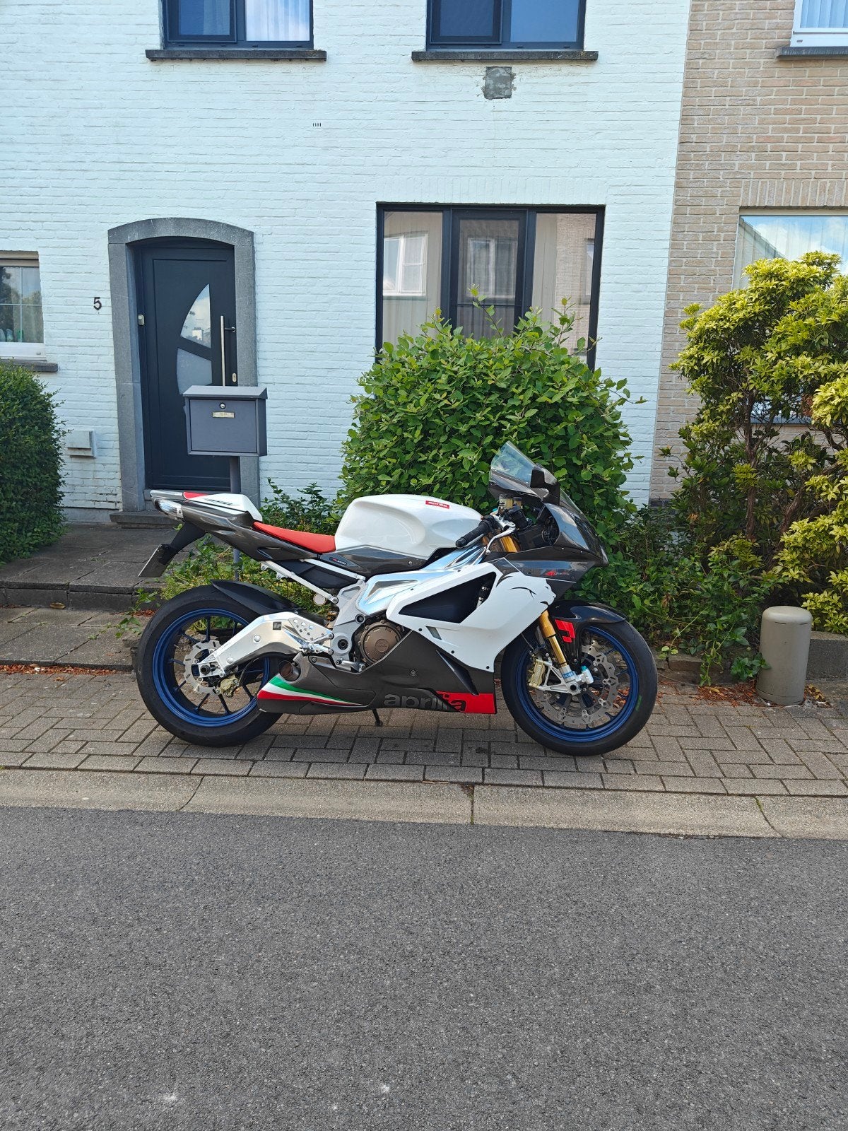 Aprilia rsv 1000r, Motos, Motos | Aprilia, Permis Moto A, Entreprise, Occasion, Plus de 35 kW