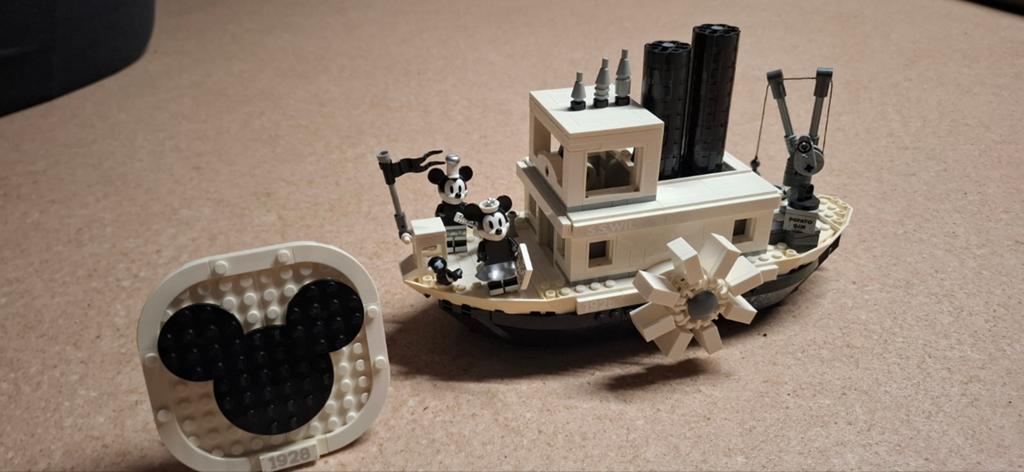 Lego disney steamboat willie, Hobby en Vrije tijd, Modelauto's | 1:5 tot 1:12, Ophalen