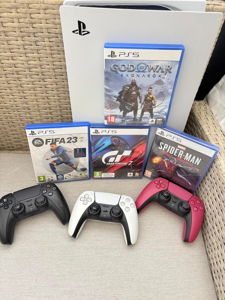 Playstation 5 disc edition met 4 spellen en 3 controllers!, Ophalen, Zo goed als nieuw, Playstation 5
