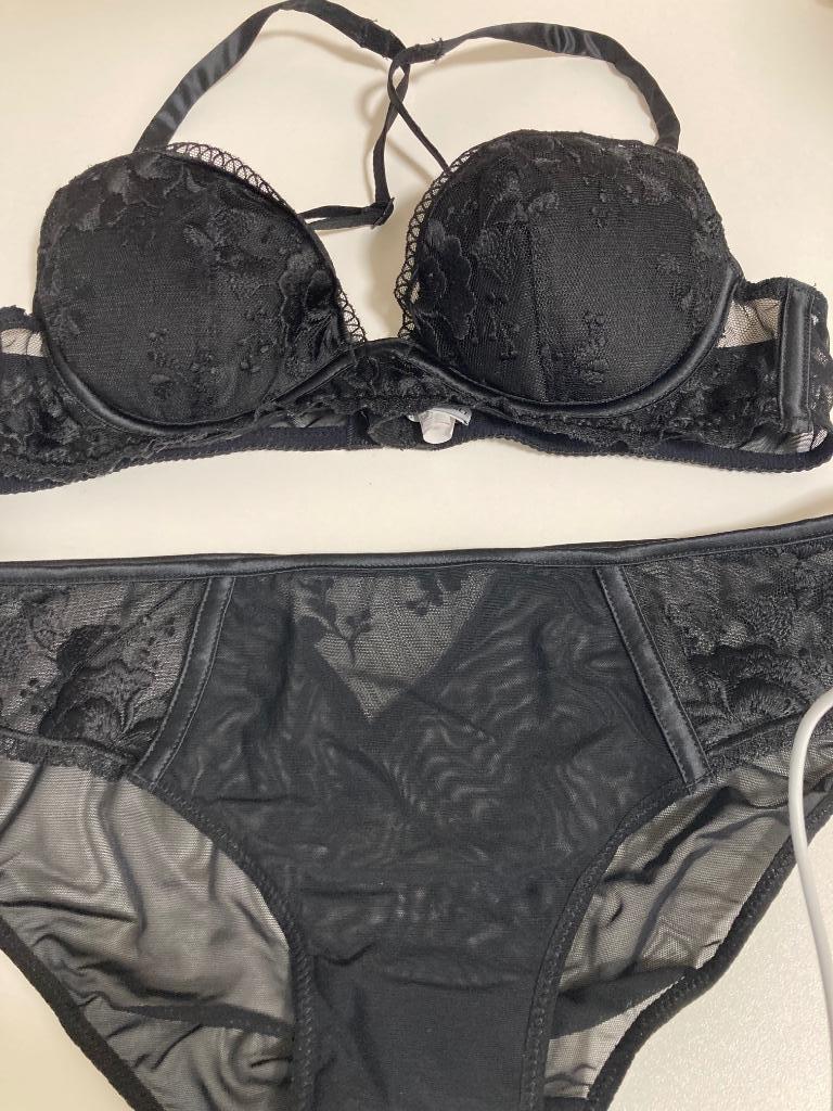 Setje beha 70A, 2 slipjes 36, Simone Perele, Ophalen of Verzenden, Zwart, Setje