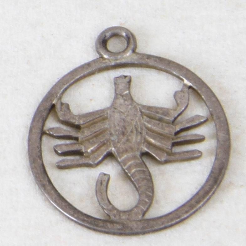 Pendentif constellation Scorpion en argent 835, Enlèvement ou Envoi, Autres représentations, Utilisé, Argent