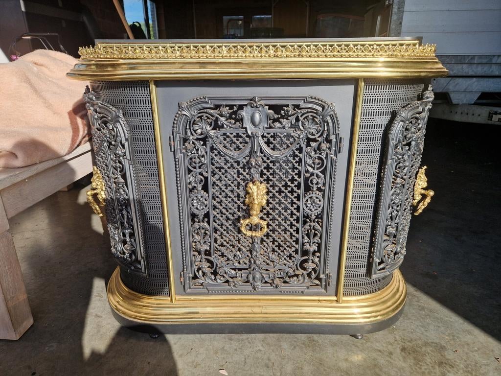 Poêle ancien en fonte - J.Q. Requel. R, Enlèvement