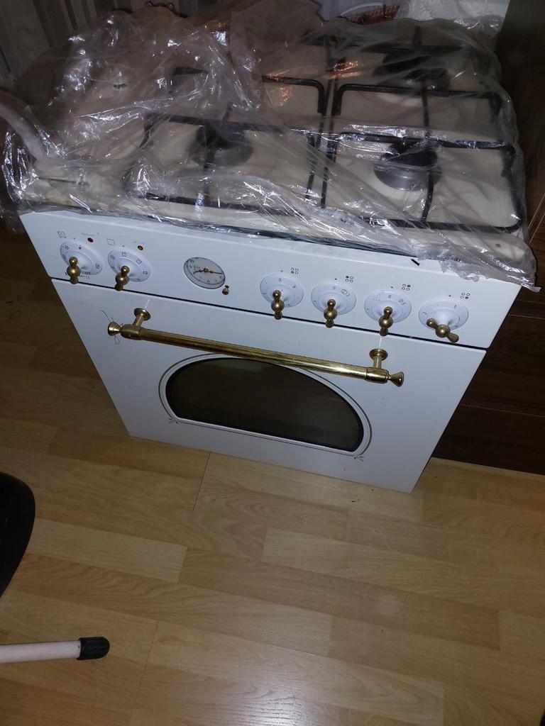 Taque Smeg et four encastrable marque Privileg, Gaz, 4 zones de cuisson, Comme neuf, Enlèvement
