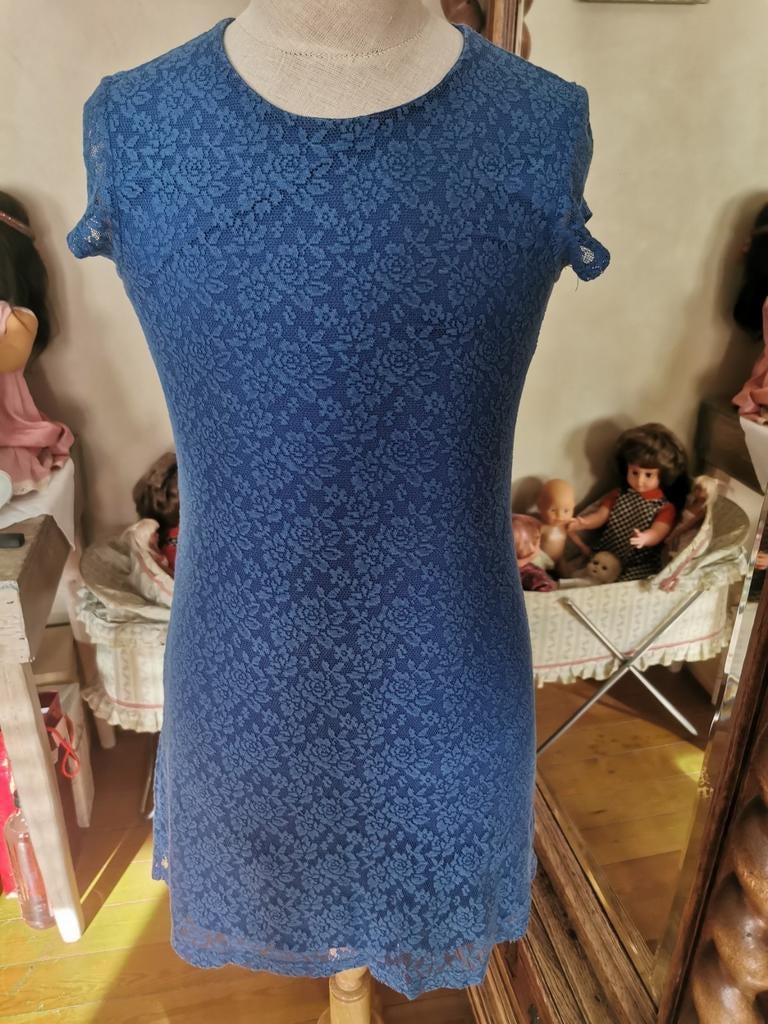 Belle robe en dentelle bleue, Enlèvement ou Envoi, Comme neuf, Taille 36 (S), Bleu