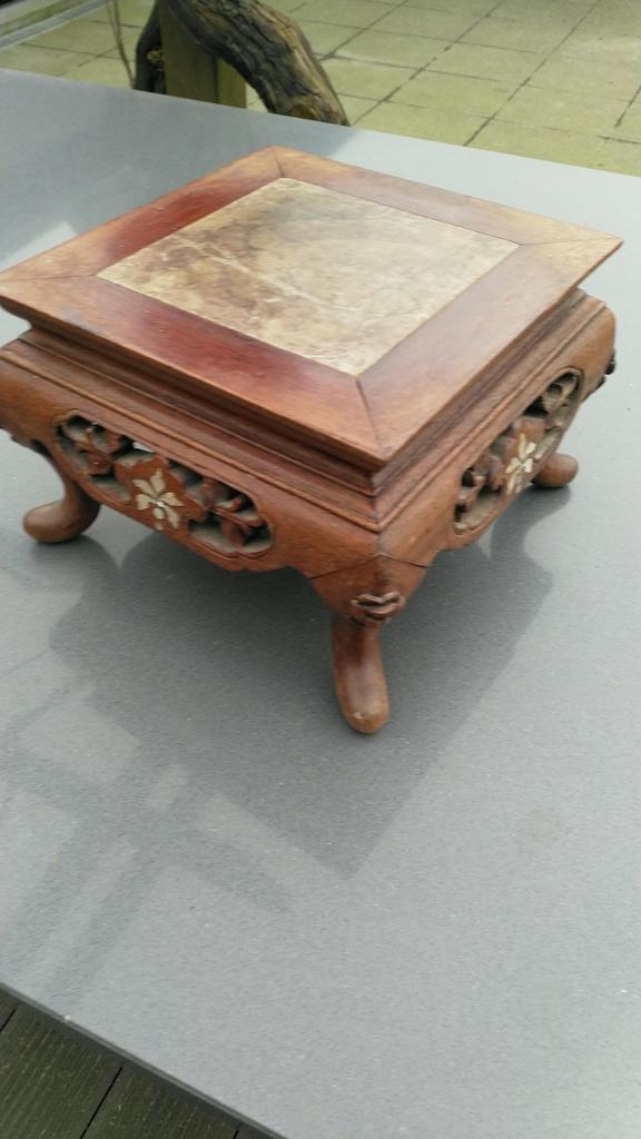 Chinees bijzettafeltje met marmer en parelmoer inleg, Antiek en Kunst, Ophalen