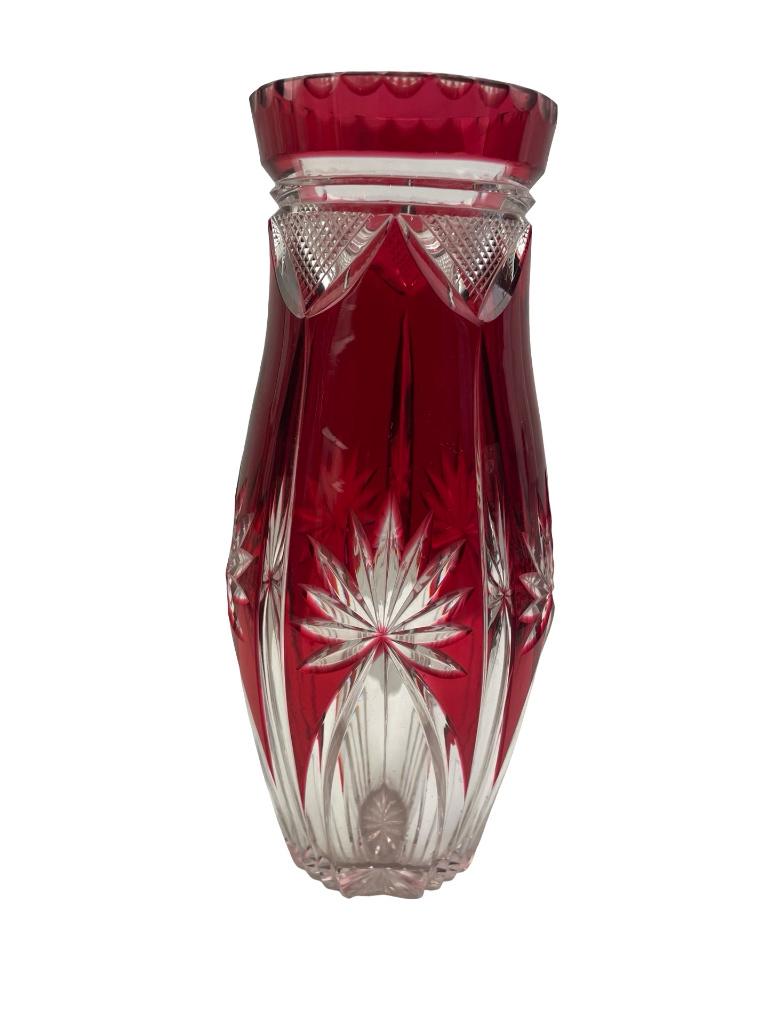 Val Saint Lambert vaas met rode bekleding, gesneden 20,5 cm, Antiek en Kunst, Ophalen of Verzenden