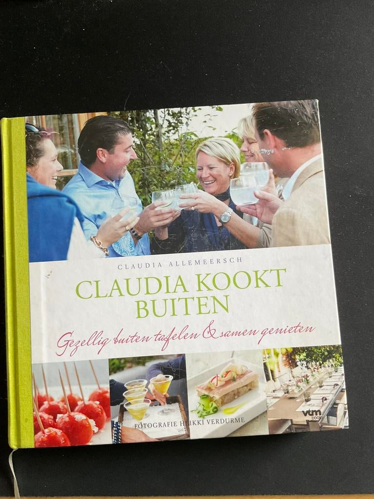 Claudia kookt buiten, Boeken, Ophalen of Verzenden, Zo goed als nieuw