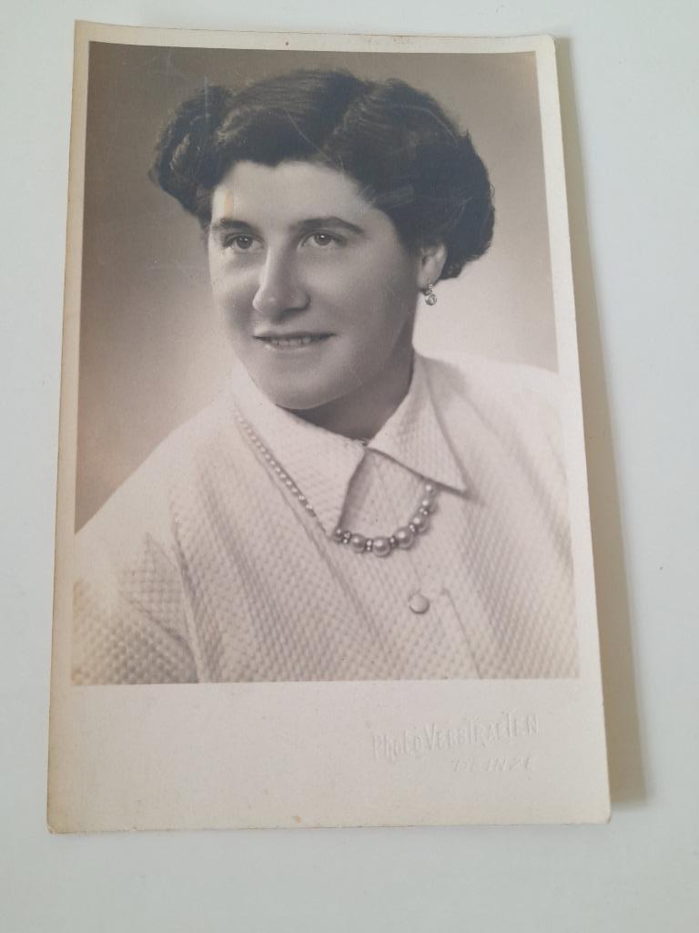 Postkaart - portret vrouw,  1930, Verzamelen, Ophalen of Verzenden, 1920 tot 1940, Ongelopen