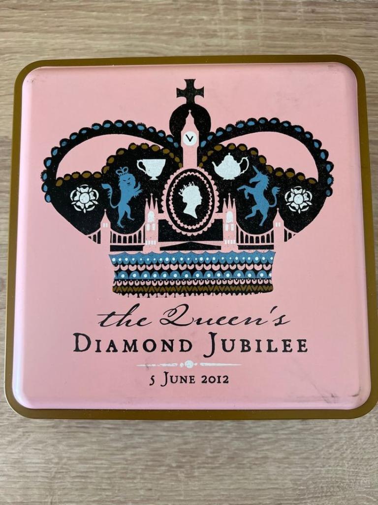 Boîte métal Millésime Jubilé de Diamant de la Reine 1952-201, Envoi, Comme neuf, Biscuits, Autres marques