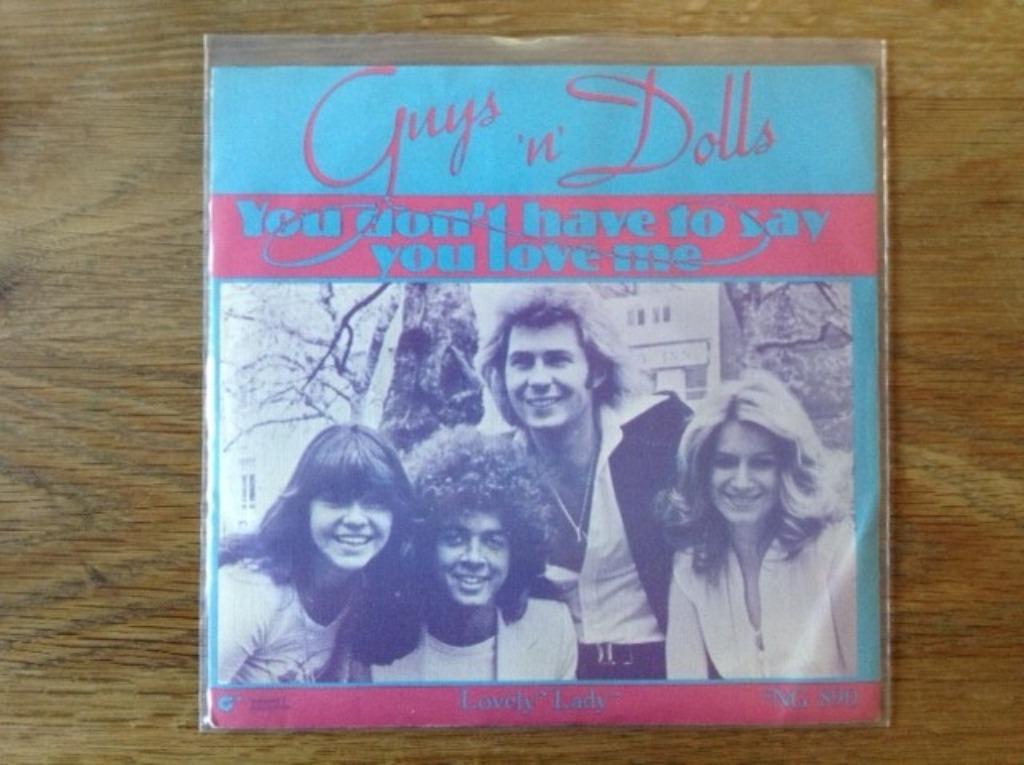single guys 'n dolls, Ophalen of Verzenden, Pop