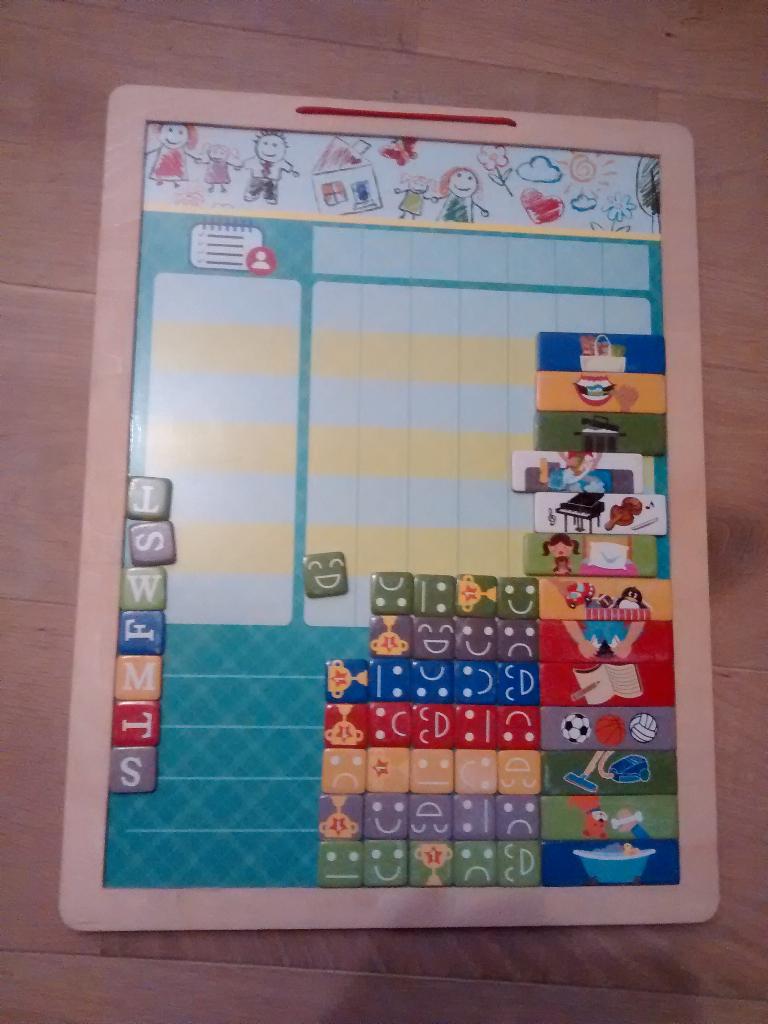 Tableau magnétique enfant avec divers magnets, Enfants & Bébés, Enlèvement, Comme neuf