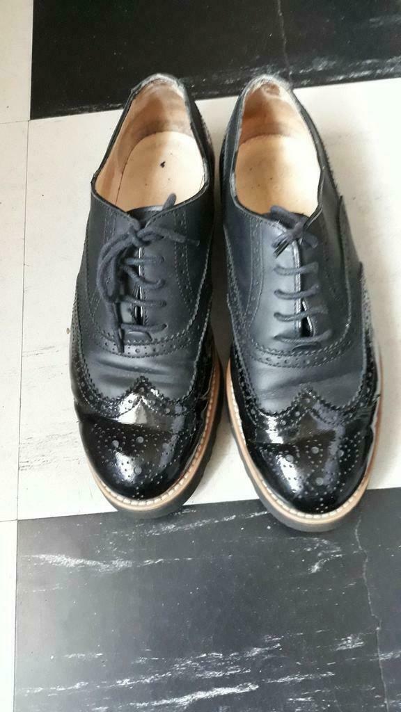 Hogan Derbies cuir noirs, Envoi, Comme neuf