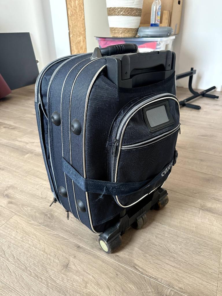Étui de voyage spacieux mais compact, Plastique souple, Moins de 35 cm, Enlèvement, Utilisé