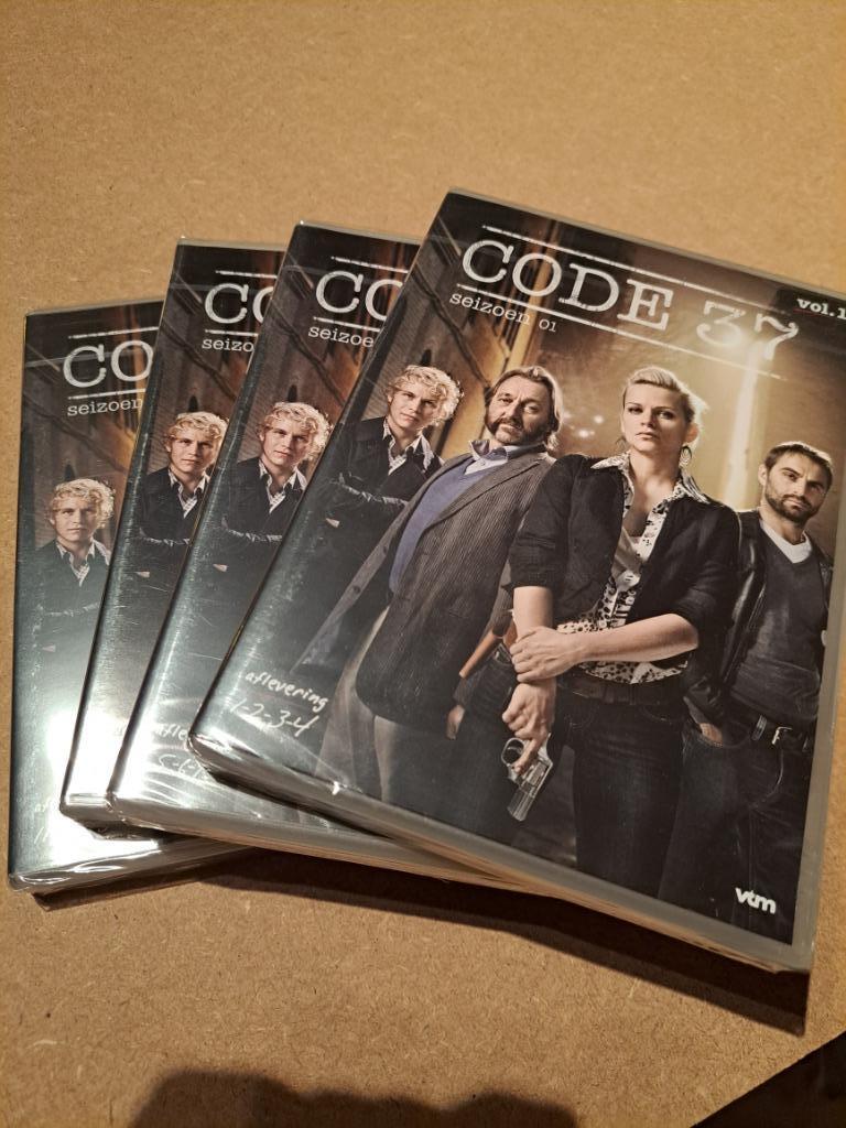 DVD reeks Code 37, Cd's en Dvd's, Dvd's | Tv en Series, Ophalen, Nieuw in verpakking, Actie en Avontuur