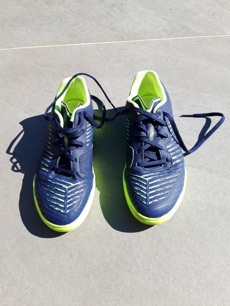 Indoor sportschoen/zaalvoetbal maat 38, Sport en Fitness, Voetbal, Ophalen of Verzenden, Gebruikt, Schoenen